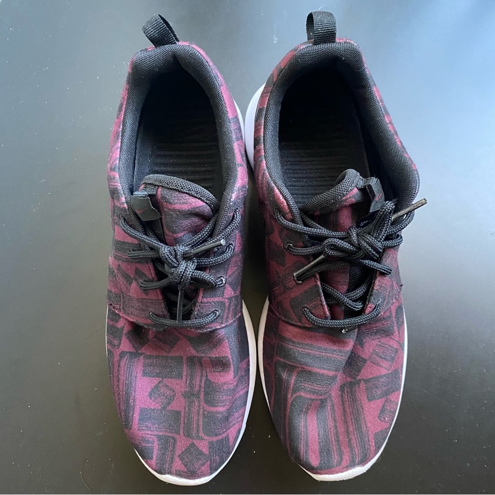 Women’s Nike Roshe One Print Night Maroon